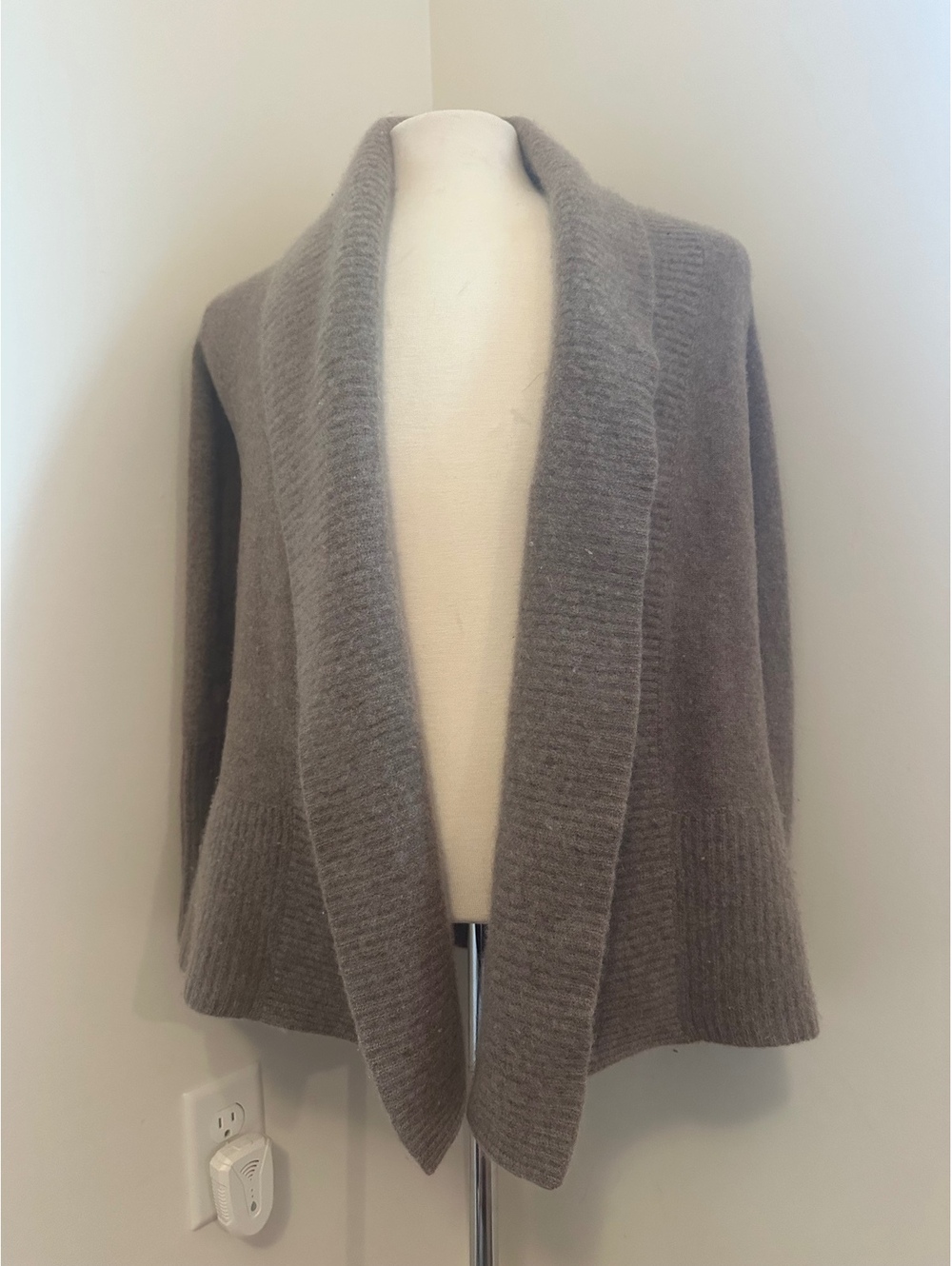 SAKS FIFTH AVENUE CASHMERE  Cardigan size S